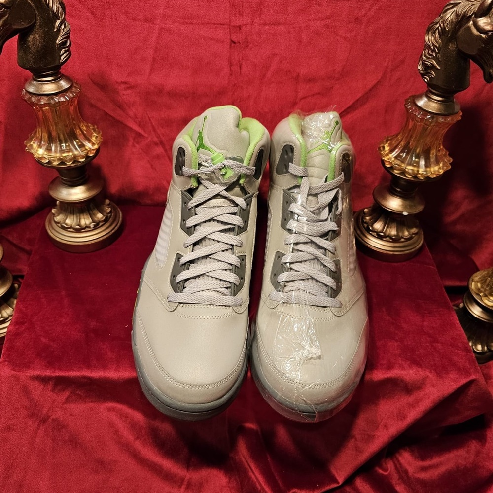 BRAND NEW AIR JORDAN 5 ”GREEN BEAN“
